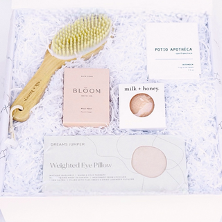 The Unwind & Align Gift Box, elegantly curated with a lavender-scented eye pillow, artisanal bath salts, a konjac sponge, a dry brush, and a rose bath truffle. Designed for indulgent relaxation and thoughtful gifting, it’s a perfect choice for holidays, birthdays, or self-care moments.Premium spa gift set
High-end self-care gift box,Spa-inspired gift box Reno, Biggest Little Baskets, Gift Box